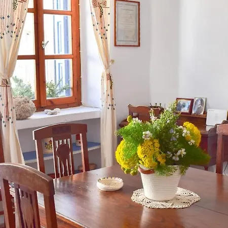 Holiday home το πάνω σπίτι της μαριάνθης