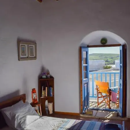 το πάνω σπίτι της μαριάνθης